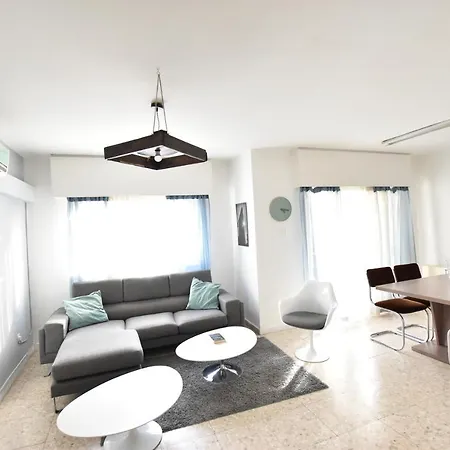 Glabur - The Cozy 2 Bdr - City, Free Parking & Wifi, Welcomes You!!! Apartmán *